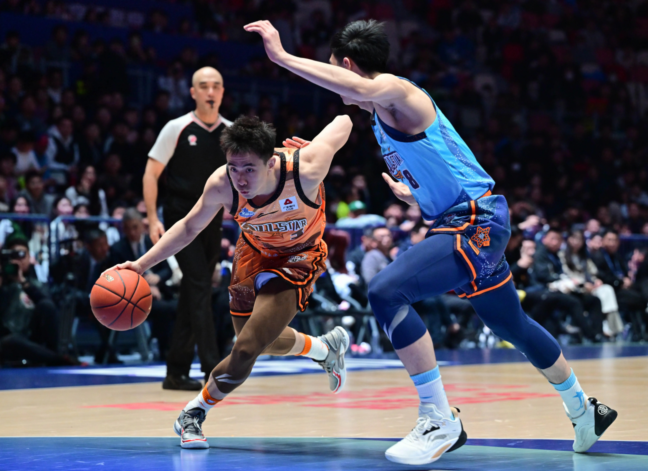 关于赛地聚焦——CBA季后赛转会期热度飙升，夏洛特黄蜂官宣签约，媒体盛赞，资深球员宣示担当的信息