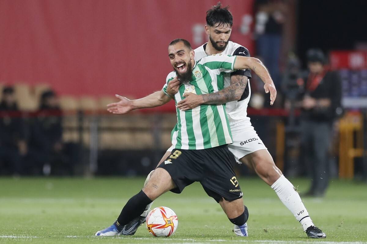 包含从瓦伦西亚伤情更新到窗口期斯图加特调整名单以备CBA常规赛，赛前西汉姆回应争议的词条